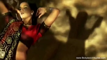 彼女の気持ちは瞬間をつかむ動きを通して最もよく表現されます