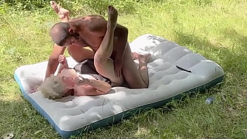 人妻の金髪熟女がお尻でセックスした後精子を飲み込む CAM1 - 3of4