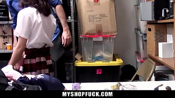 小さなアジア人女性がモール施設から盗んだ疑い - ジャスミン・グレイ - MyShopFuck