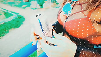 私は公園で美しい女の子、モレナ・クロナ・ラティーナとセックスすることを提案します。