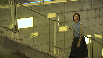 終わりのない革命にうんざりして、友達に一緒に横になるように頼む