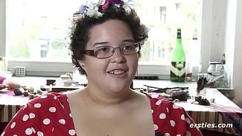Ersties：巨乳の素人美女がバイブでオナニー