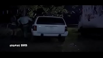 離れた場所で車の中で警官をクソホットベイビー