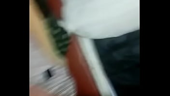 19歳の女の子がスヌーズに連れて行くように頼むティウザオは、最初は怖がらないようにゆっくりと浸透し、すぐに老人は若い女の子の中にすべてを入れました。
