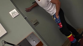 【宅配ちゃん。3件目】配達にやってきた宅配ちゃんをイートイン！ほろ酔いで甘えたモードON！スタッフを押し倒し乳首責めスパイダー騎乗位！？お返しのぶっとび激ピス駅弁にメロメロ～！