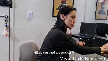 Vitoria Vonteese と Mr Pine - Giantess Pov 1 - 義理の従兄弟をだまそうとしている敗者ラッパーに弁護士が足を踏み入れる - 足崇拝 - フェムドム - 足支配 - 足屈辱 - 足裏 - 縮小フェチ - 巨人 - 足崇拝 POV -