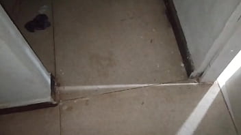 私がAirbnbに滞在しているときに、ディルドで自慰行為をしている女の子を見つけました.最高の体験