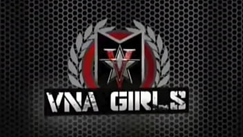 Сногсшибательные Jenna Foxx и Jill Kassidy едят вне дома в сексуальном розовом нижнем белье!