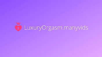 彼は私の大きなエッチな胸を揉んでいる