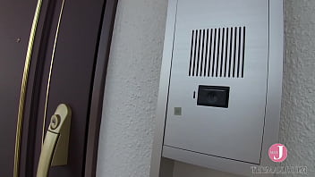 「レンタルファミリー」というサービスで妻を演じる女性をレンタルしました。