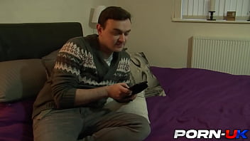 ぽっちゃりイギリス人PAWGアシュリー・ライダーが継父に完璧に犯される