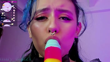 パート 1: エッチなウェブカメラ モデルは、あなたのペニスが彼女の中にあるのを思い浮かべながらトークンを使ってオナニーするのが好きです。