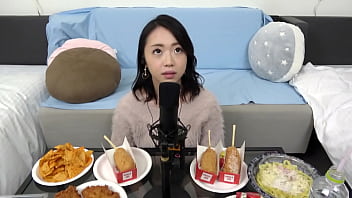 음부로 음란한 소리를 내는 변태: 사운드 페티쉬. 그녀는 그녀의 엉덩이를 들어 올리고 피스톤처럼 움직였습니다! 그녀는 깊숙이 엿먹이기 위해 다리를 벌렸다!