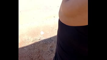 女性はバスで私のペニスをしゃぶっておっぱいを見せてくれる