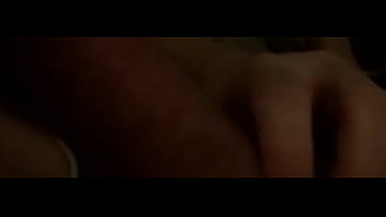 ハメ撮りで大きなペニスをしゃぶる