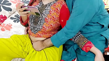 パキスタンの本当の夫の妻は、明確なホットなヒンディー語のオーディオでアナルセックスをするよりも、モバイルでデジポルノを見ています