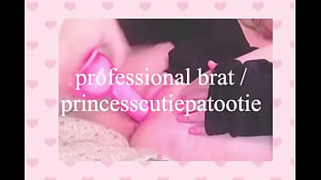 ティーンウェブカメラモデルprincesscutiepatootieがディルドで遊んで、彼女のかわいいピンク色の猫をこすり、恥ずかしがり屋になります