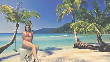 Camsoda - 曲線美の素人娘がガラスのディルドで自分を犯す
