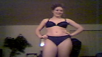 アマチュアの妻ベティのヴィンテージ自家製映画は、私が記録して友人に送信するために剥ぎ取ります