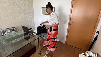 Goddess Kiffa - Kiffa の足に貼り付けられたコンピューター IT 技術者 EP 2 - 足崇拝 - 足支配 - 足ギャグ - 屈辱 - アマチュア - ハイヒール - 足の臭い - 足裏 - 合意に基づく率直