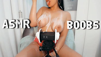 ASMR INTENSEのセクシーなユーチューバーのおっぱいは、彼女の大きなおっぱいでうめき声とからかいを崇拝します