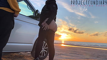 ビーチでの魔法の夕日のセックス-タイトなヨガレギンスの女の子との危険な公共の急ごしらえ、projectfundiary