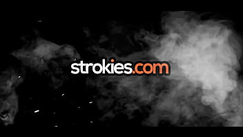 STROKIES 入れ墨のあるアジア人湯たんぽキンバリー・チーは禁じられた手コキのために革を身に着けている