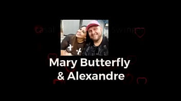 MARY BUTTERFLY、結婚して、裸で大きく開いて写真撮影をするようになりました。私はすべての男性に見せびらかすのが大好きです。あなたが見ることができるように、私の猫とお尻を非常に大きく開いたままにしておくのが大好きです。