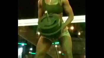 フェルナンダのチョコレートのワークアウトは、ブラジルのポルノで彼女の体をその瞬間の黒く保つために彼女がしていることです