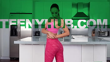 Hips, Dips, and Lips ギャビー・オルテガ、ニッキー・レベル