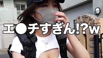 Uber Eatsの配達員をノーブラでやってみたww