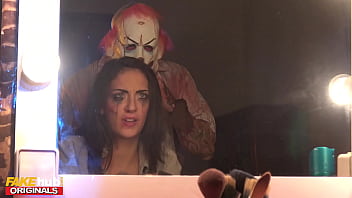 Fakehub Originals - 本物のキラーがスター女優の楽屋に入ると、フェイク ホラー映画がうまくいかない - ハロウィン スペシャル