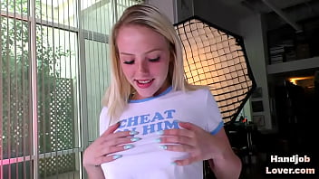 HJ mediumboobs 若い女性ジャーク 油を塗った POV ディック ながら汚い話