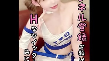 ガラスにピタッと密着する、いつもと違う水着姿のイケメンイケメン。