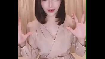 我尝试穿着一个英俊的Echi-Chi健身房制服，下山雀出色！