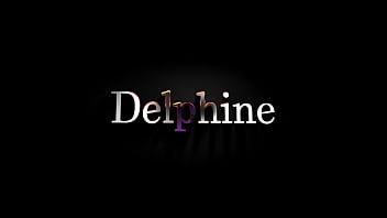 Delphine Films - Petit Maya Woulfe принимает два члена на кухонном столе
