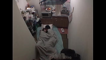 夫の横で汗だく！発汗！痴女人妻のオナニー＆寝取られ Part.1 : 続きを見る→https://bit.ly/Raptor-Xvideos
