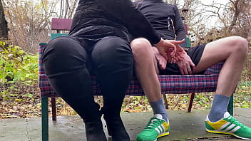 Milkmaid stepmom 取得 私の 精液 で ザ· 公園
