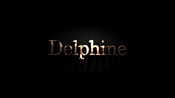 DELPHINE Kimmy Kimm は、ホットなオンライン接続でボーイフレンドをだまします