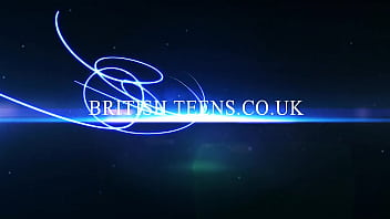 ゴージャスな英国の若い女性があなたのコックを手コキする方法を教えてくれます!
