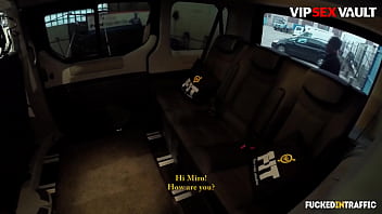 スキニー ビッチ レディー ディーがタクシー運転手との新しい FWB とハードコア セックスを見つける - VIP SEX VAULT