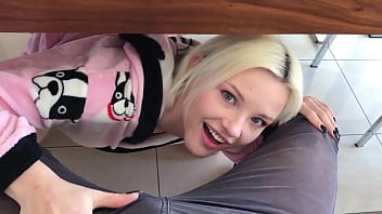 La modella olandese Romy Indy è ossessionata dal toccarsi la figa con le dita e questa volta la tocca pensando a te - DOEGIRLS