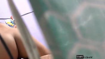 私の仲間は、私の仲間が不貞の妻であると疑っています. 彼女は私に彼女をスパイするように頼んだ. これが起こったことです.