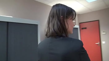 無礼な熟女上司が職場で激しくお尻を犯される