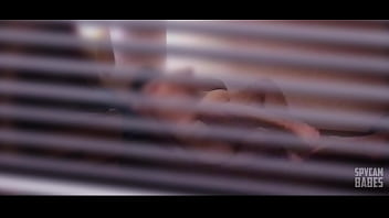 ガールフレンドとセックスするとき、窓の外の盗撮者が私を見ました