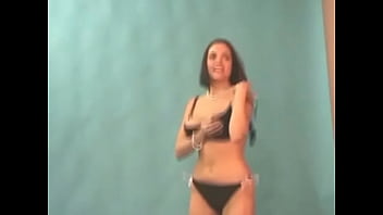 私の巨乳の間にあなたのバナナを入れに来てください！