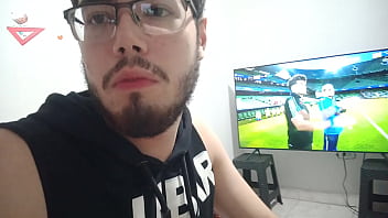 Eu contrato uma prostituta online e pego essa mulher louca que vai ao banheiro no meio da penetração e por vingança eu tiro a camisinha e fico transando com ela sem camisinha essa morena de 18 anos