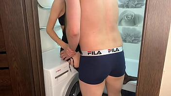 性别在连裤袜. 继妹乱搞我最好的朋友，并得到暨在她的内裤
