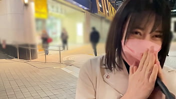 【潮吹き体質のあざカワ受付嬢】清楚なフリして超あざとい美人受付嬢と居酒屋→バッセンデート！「休憩したいなぁ…ダメ？」上目遣いのオネダリに完全敗北！/「いただきます」机の下に潜り込んでトロ顔チンしゃぶ！大量潮吹きマ●コに中出し！/夜景を見ながら二回戦！美尻を震わせ止まらないイキ潮でベッド浸水！