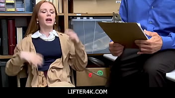 Lifter4K - 万引きの疑いで拘留されたエラ・ヒューズ